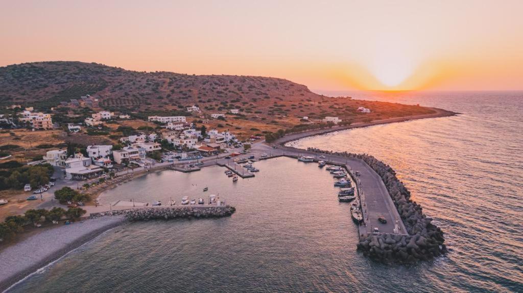 Meltemi Beach Apartments Милатос Экстерьер фото