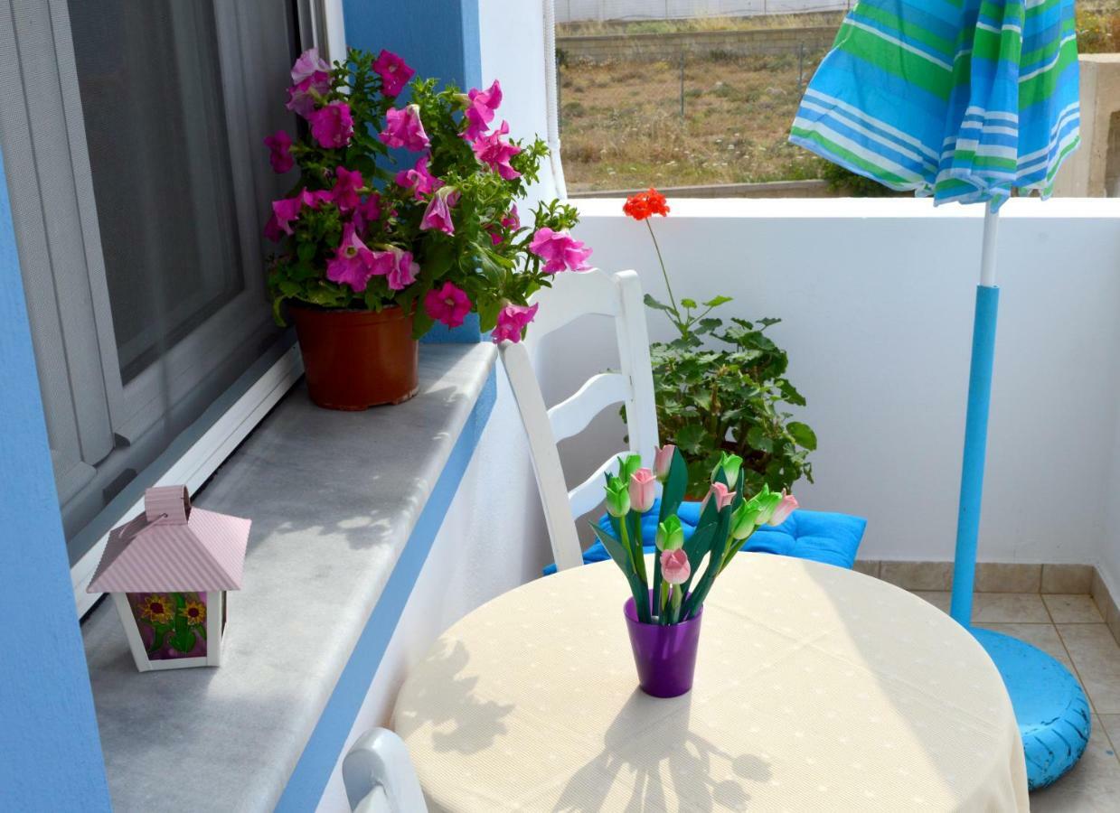 Meltemi Beach Apartments Милатос Экстерьер фото